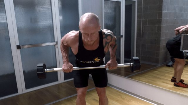 Rowing barre buste penché à la barre