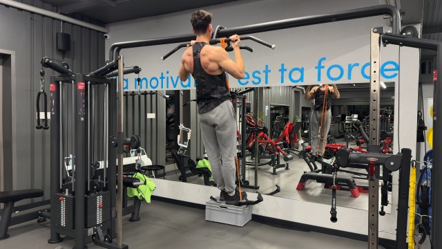 Chin Up avec élastique