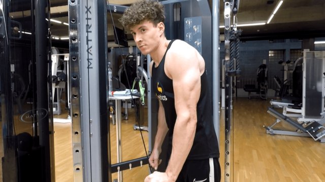 Extension triceps à la poulie à un bras