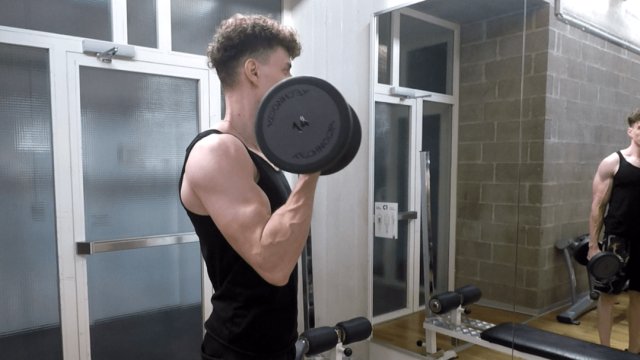Curl biceps alterné avec rotation