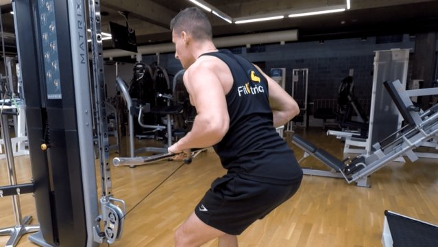 Rowing à la poulie basse avec barre droite