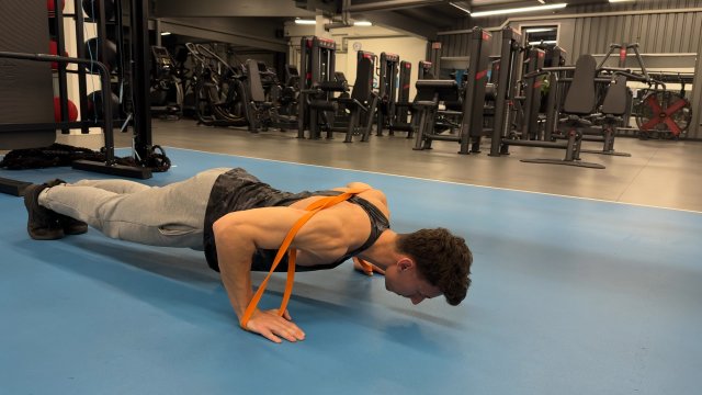 Pompes avec bande élastique