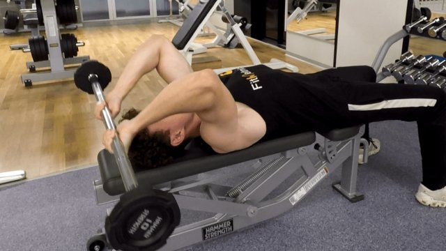Extension des triceps avec barre allongé
