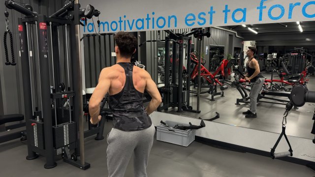 Pull-over à la poulie haute