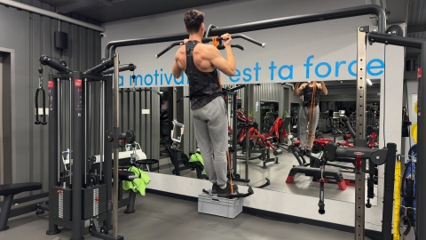 Image Chin Up con banda elastica