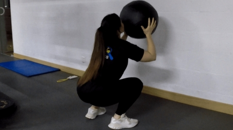 Image Squat Wall Ball